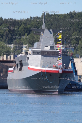 Gdynia. ORP Ślązak bezpośrednio po wodowaniu podczas...
