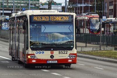 Gdańsk, Dworzec PKP. Autobus MERCEDES CONECTO G na...
