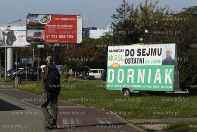 Gdańsk, Zaspa. Bilboard mobilny Tomasza Dorniaka kandydata...