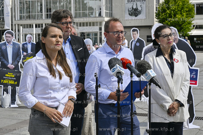 Sopot. Plac Przyjaciol Sopotu.  Konferencja prasowa...