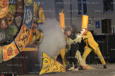Gdańsk. Festiwal teatrów Ulicznych FETA. Mr Pejo's...