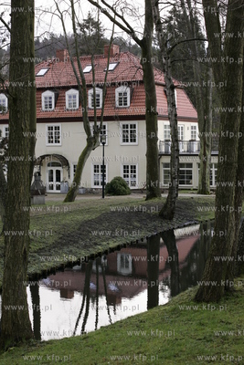 Dwor Oliwski polozony w malowniczej Dolinie Radosci...