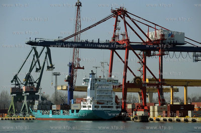 Statek VICTORIA w Gdanskim Porcie. 04.04.2009 fot....