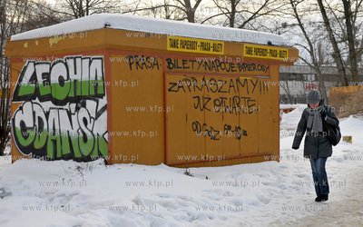 Gdansk, Siedlce. Przystanek autobusowy i nieczynny...