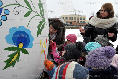 Wielkanocna dwumetrowa pisanka w Zukowie na Kaszubach....