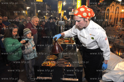 Gdynia. Impreza Swietojanska wita wiosne. Restauracja...