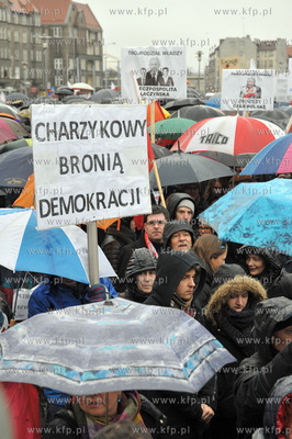 Manifestacja w obronie demokracji zorganizowana na...