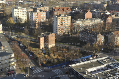 Gdańsk. Ul. Rybaki Górne na kanałem Raduni i ul....