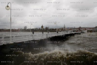 Sopot. Molo Sztorm na Zatoce Gdanskiej. 

14.10.2009

fot....