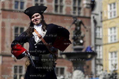 Gdansk, Konkurs na gdanskiego pirata. Przed miejska...