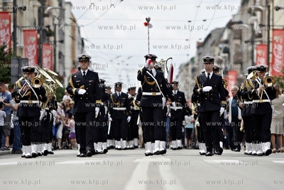 Gdynia. Swieto Marynarki Wojennej. Parada orkiestr...