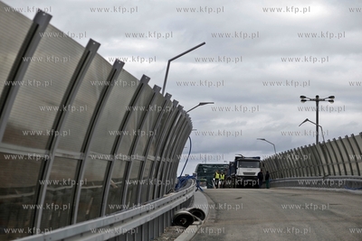 Proby obciazeniowe na estakadzie nad al. Grunwaldzka....