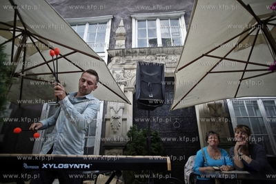 Gdansk. Swieto ul. Mariackiej. Koncert Wedrujacy czyli...