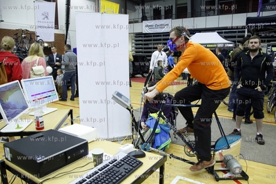 Hala AWFiS w Gdansku. Festiwal rowerowy. Nz. test wydolnosciowy.
30.03.2014
fot....
