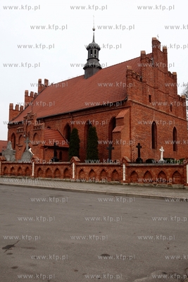 Pelplin. Cmentarz przy XIV wiecznym kosciele bramnym...