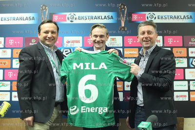 Pilkarz Sebastian Mila podpisal kontrakt z druzyna...