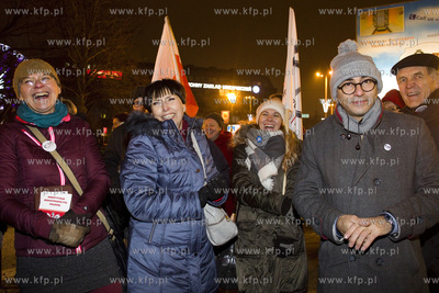Gdańsk. Targ Drzewny. Demonstracja środowisk opozycyjnych...