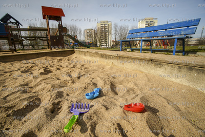 Gdansk. Suchanino. Pusty plac zabaw podcza stanu epidemiologicznego...
