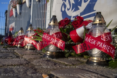 Plac Solidarności w Gdańsku. Uroczystość złożenia...