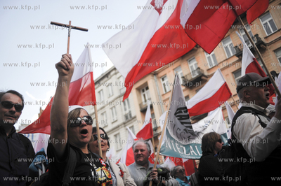 Marsz w obronie telewizji TV Trwam w Warszawie zorganizowany...