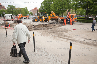 Pekniecie rury wodociagowej obok Domu Prasy na Targu...