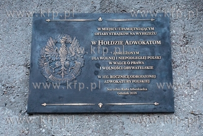 Gdańsk, Plac Solidarności. odsłonięcie  tablicy...
