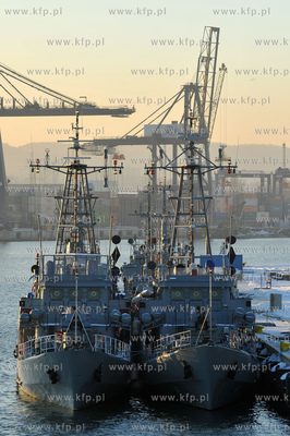 Port wojenny Gdynia Oksywie. Tralowce 13 Dywizjonu...