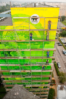 Gdansk. Zaspa. Pilotow 10. Demontaz rusztowania i odsloniecie...