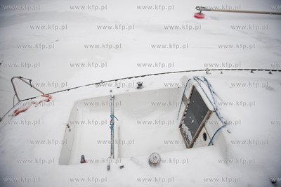 Gdynia. Zima w porcie jachtowym. Niskie temperatury...