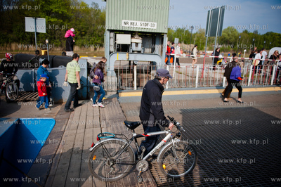 Gdansk. Przeprawa promowa laczaca Nowy Port i Wisloujscie.
05.05.2012
fot....
