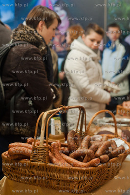 Gdansk. Oliwa. Dom Zarazy. Bazar nisko przetworzonej...