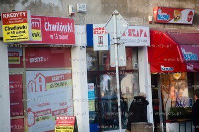 Gdansk. Ul. Podwale Staromiejskie. Szyldy i reklamy...