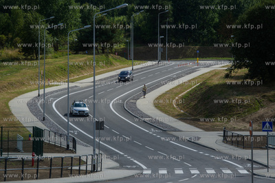Gdansk. Nowo otwarta droga dojazdowa do przystanku...