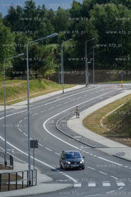 Gdansk. Nowo otwarta droga dojazdowa do przystanku...