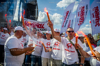Gdansk. Plac Solidarnosci. Pokojowa manifestacja zwiazkowcow,...