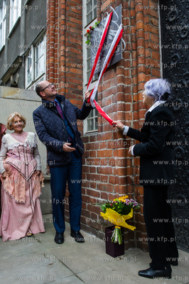 Gdansk. Kamienica przy ul. Mariackiej. Odsloniecie...