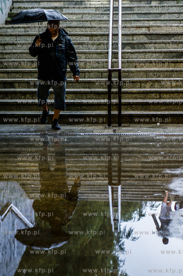 Gdańsk. Intensywne opady deszczu i silne porywy wiatru...