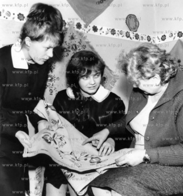 Uczennice liceum ogolnoksztalcacego nr 1 w Sopocie...