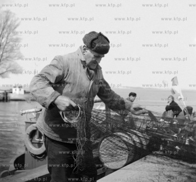 Rybak w puckim porcie rybackim na Kaszubach.05.1969
maj_II_69_z.kosycarz_p4
Fot....