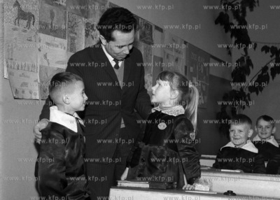 Lekcja w szkole podstawowej nr 2 w Pszczółkach. 
02.1969
0002007z_luty1969
Fot....