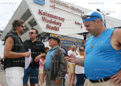 Ekipa filmowa serialu Swieta Wojna (TVP2) realizuje...