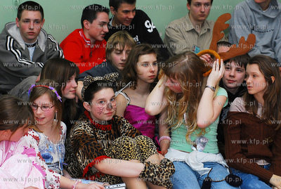 Uczniowie i pedagodzy rumskich szkol swietuja pierwszy...