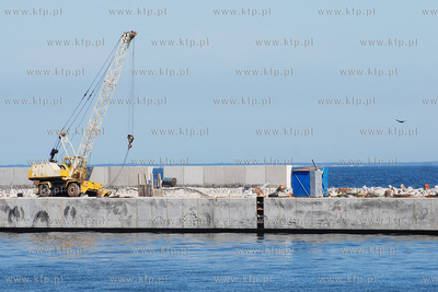 Gdynia. Trwa remont gdynskiego falochronu. Zostanie...
