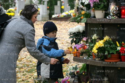 Swieto Wszystkich Swietych na cmetarzu w Kolobrzegu.
01.11.2008
Fot....