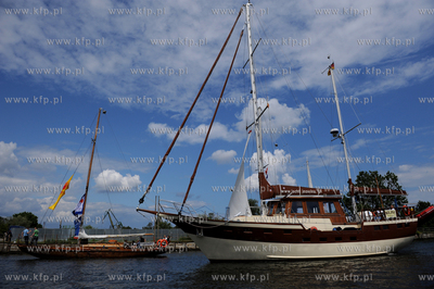 Gdansk. Zlot zaglowcow Baltic Sail 2009.  Parada Zagli...