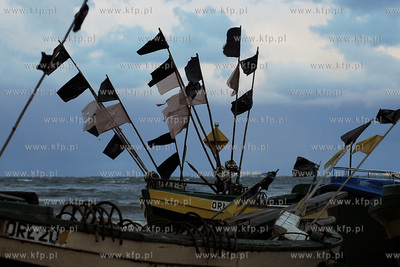 Gdynia. Orlowo. Sztorm na Zatoce Gdanskiej. Nz. Lodzie...