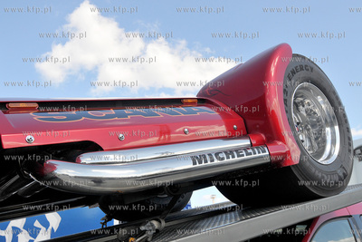 Gdynia. Do gdynskiego portu przyplynely ciezarowki,...