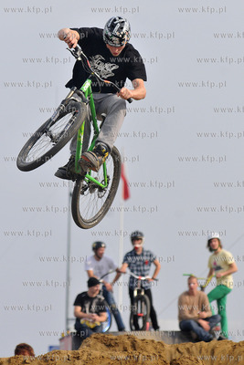 BMX Dirt Jumping - przed Akwarium Gdynskim na Molo...