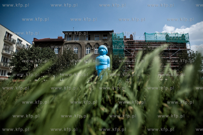 Rzezby tajemniczych niebieskich zolnierzykow pojawily...