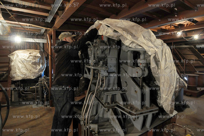 Niedokonczona Korweta Gawron oczekujaca na decyzje...